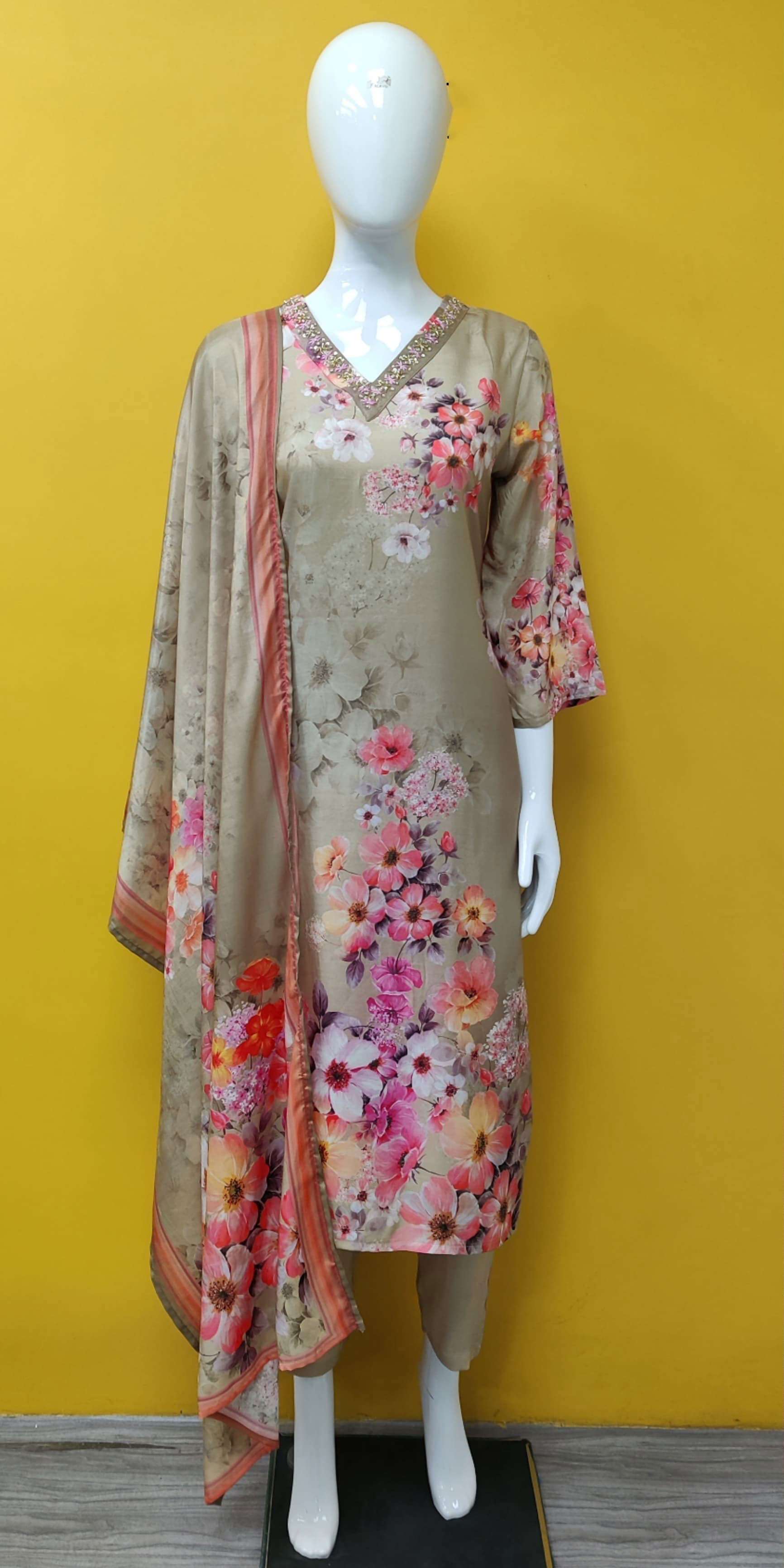 BEMITEX INDIA PRESENTS PURE MUSLIN WITH DIGITAL PRINT & PURE HANDWORK FLOWER PRINT V NECK READYMADE 3 PIECE SUIT WHOLESALE SHOP IN SURAT